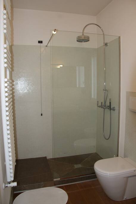 Bagno con doccia