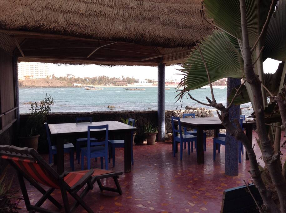 Terrasse du petit-déjeuner, vue imprenable et magique.