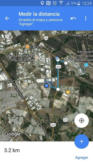 a 3.2 km de distancia del Aeropuerto de Monterrey.