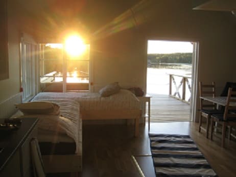 下午和傍晚在大门廊上享受阳光。