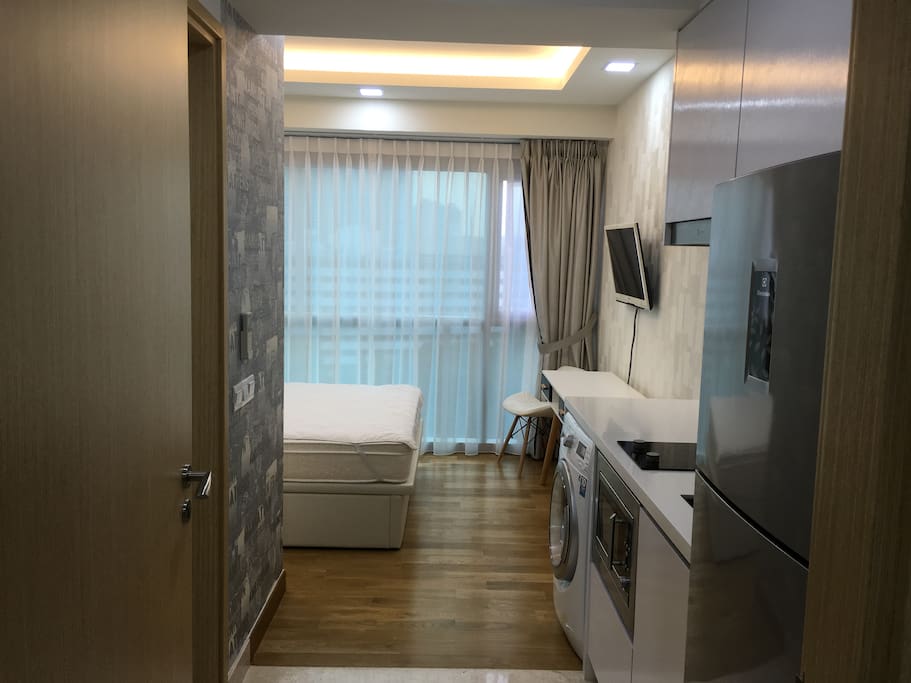 Luxury 1 bedroom studio with ensuite bathroom and kitchenette, LCD TV with Chromecast