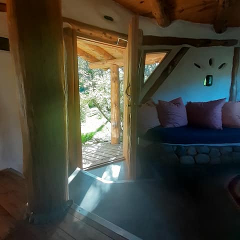 Top performing Airbnb: Patagonia Eco-Friendly Cabin Route 40 in Departamento Lácar
