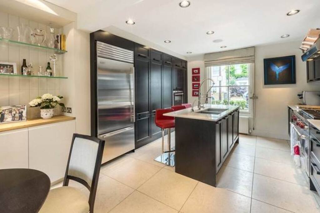 Kitchen and dining table