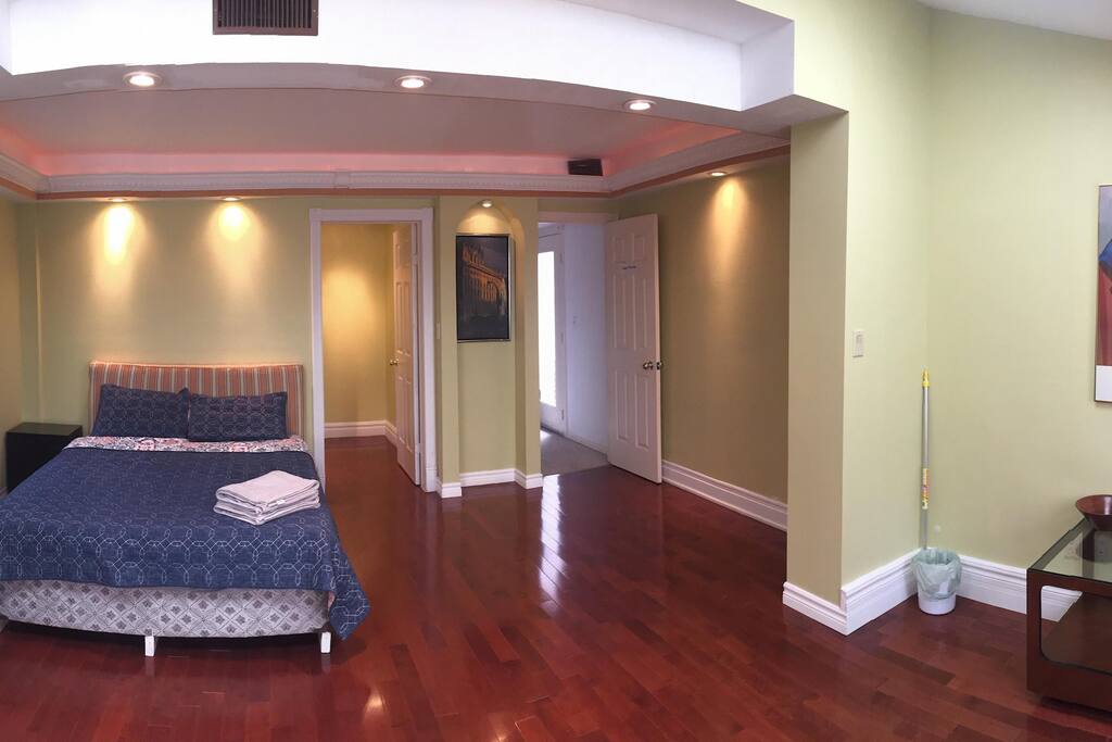 Sunny Victorian-2nd floor private bedroom