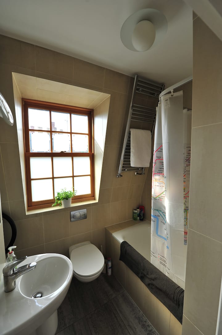 Top 30 Airbnb Vacation Rentals Near London's Victoria Station, England