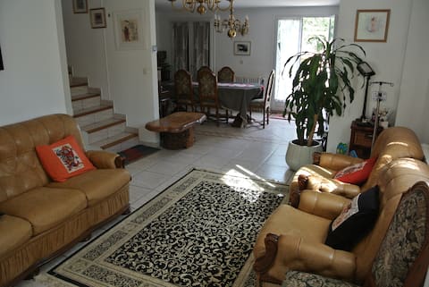 a house not far from Paris julie and ideal
