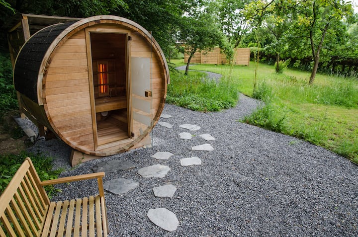 Charming and comfortable GITE - HAPPINESS AT THE END OF THE MEADOW.