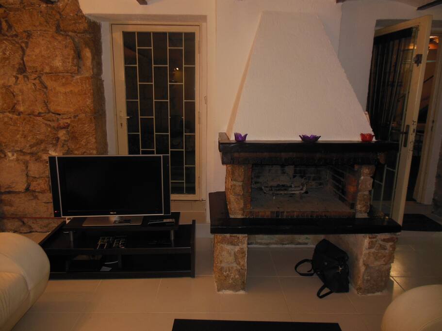Écran plat et box TV, internet,tel, wifi