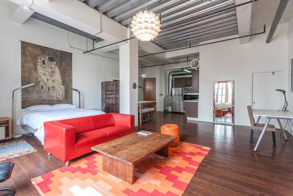 From recent review "Bed has a super comfortable adjustable Tempurpedic mattress.”