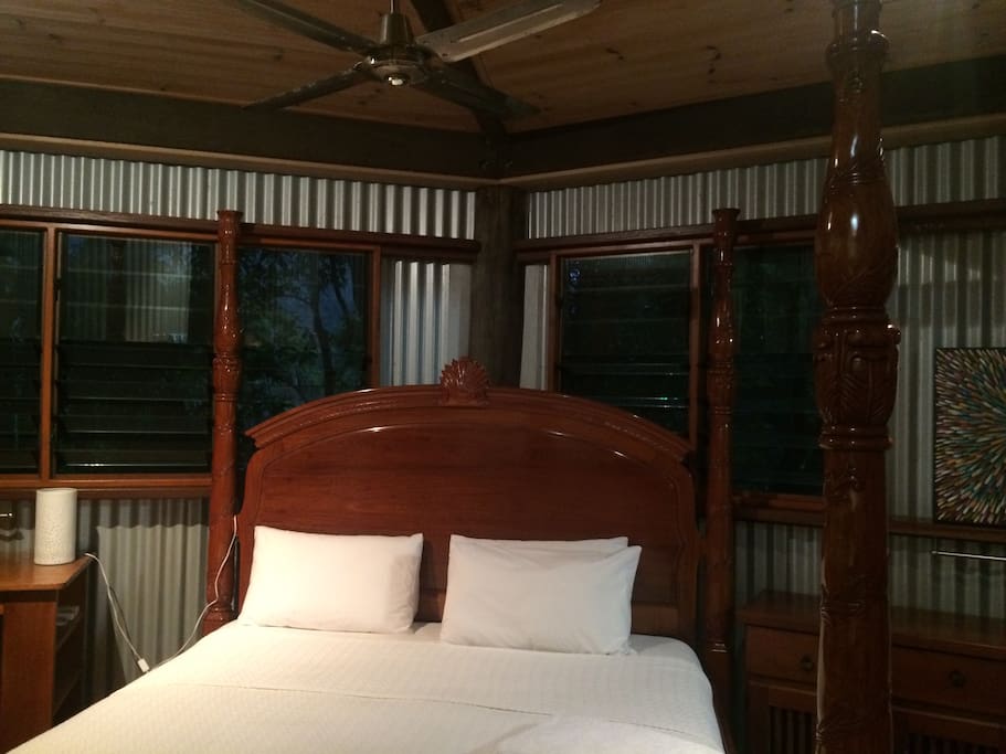 King size four poster bed