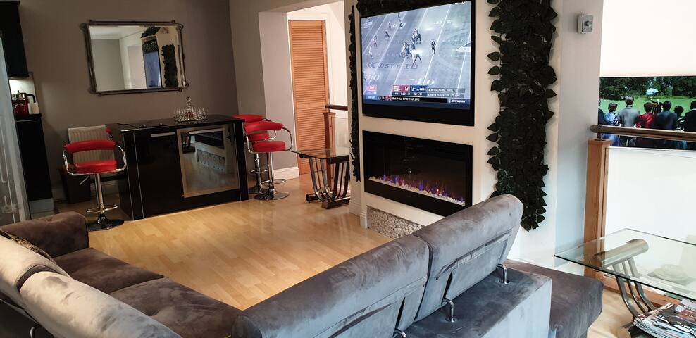 3/4 Bedroom Townhouse with 3 toilets over 3 levels gallery image 5