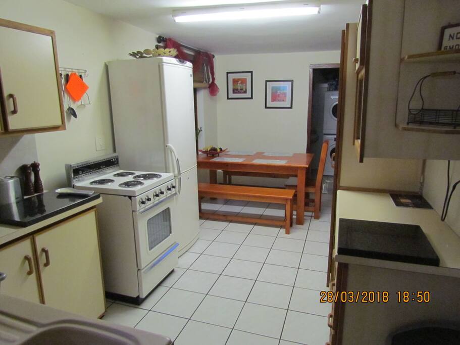 Fully equipped kitchen and dining area.