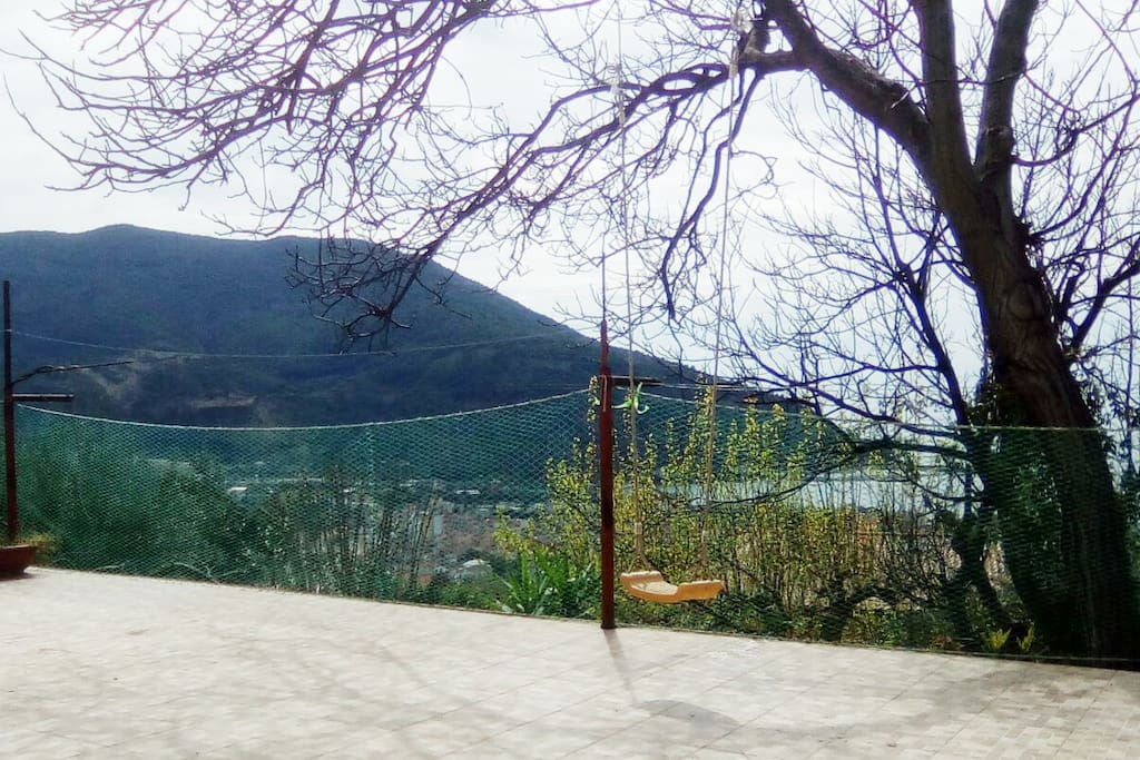 un ampio patio per godere dell'aria fresca ed un pranzo in compagnia