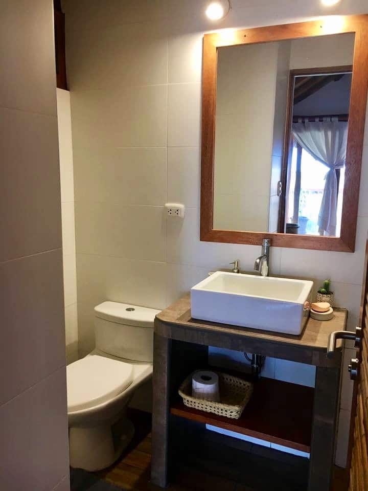 Baño de uno de los dormitorios.