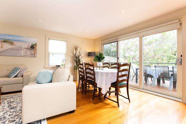 Family Home – Moments To The City with free WiFi gallery image 2