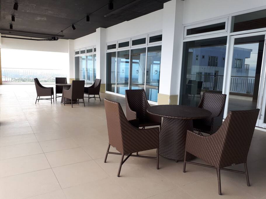 Sky Lounge
