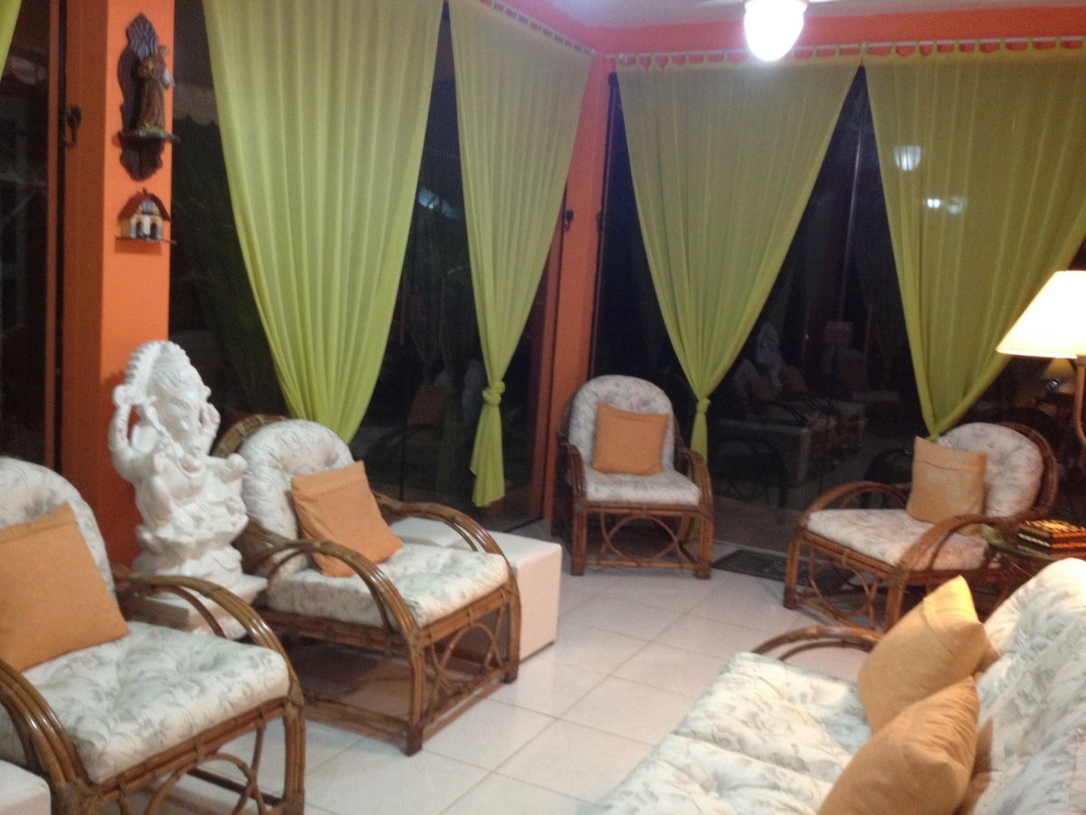 აივნის ინტერიერი