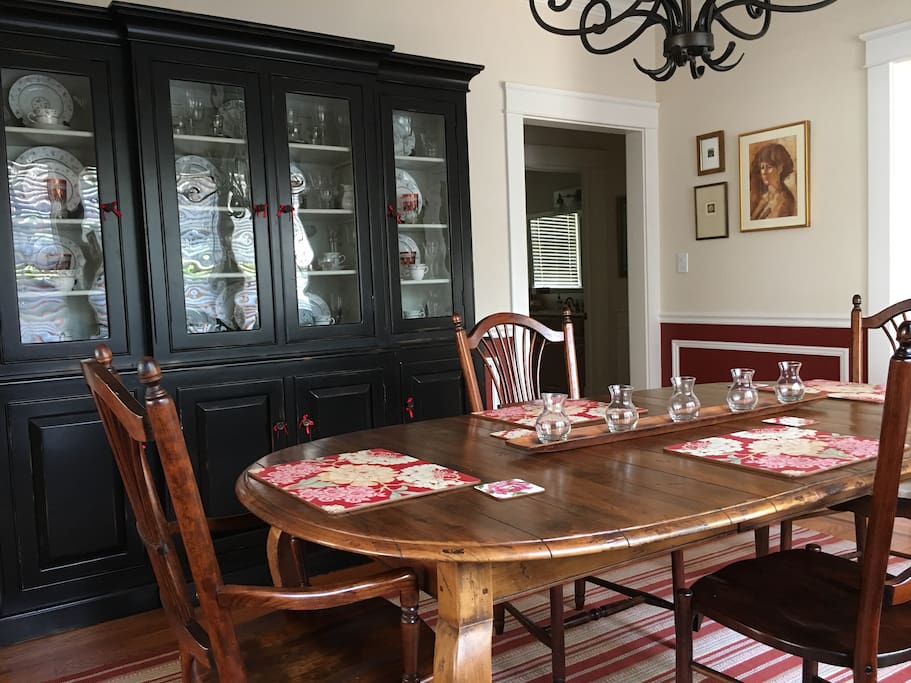 Dining room looking toward the bedrooms and hall bath