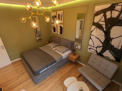 Roza's Studio Tirana Center