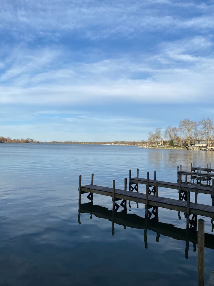 The "Inn" at Buckeye Lake 2 BR On the Water! Serviced apartments