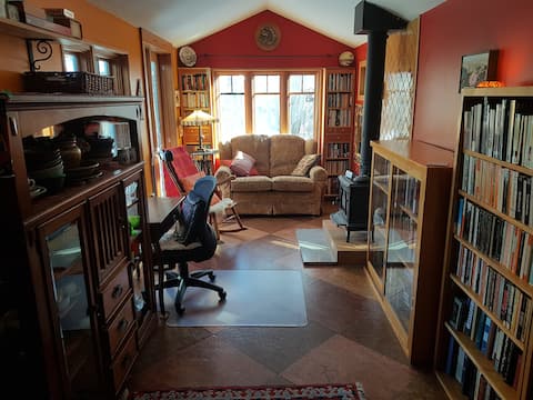 Popular Airbnb listing: Garden Cottage, Residential Home in Saskatoon in Nutana Sector
