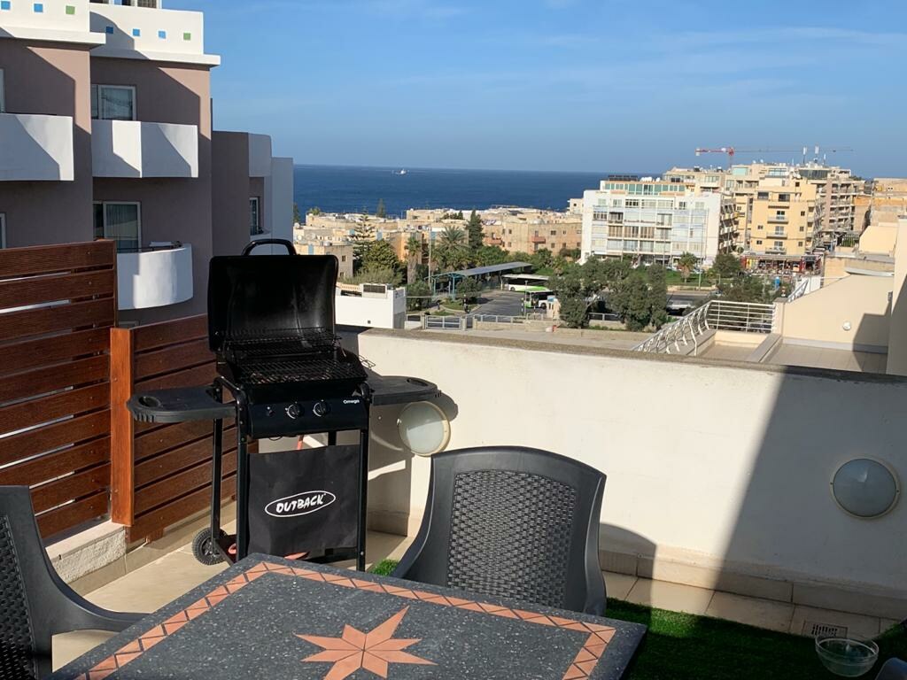 Superior 2 bedrooms penthouse with seaviews