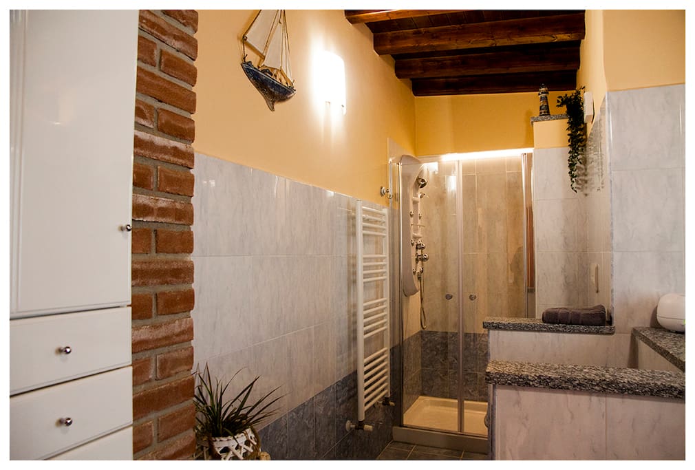 Bagno privato con doccia