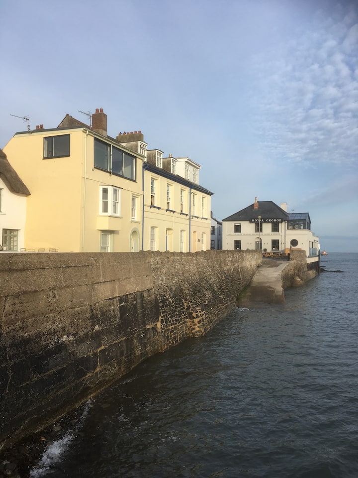 Appledore home on the seafront Flats for Rent in Appledore, England
