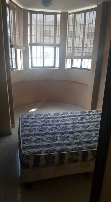 Cama de dos plazas !! Entrada independiente
