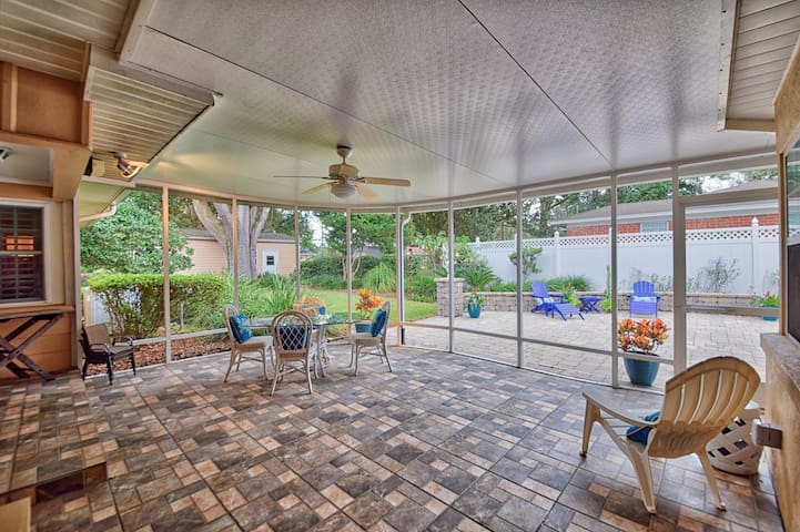 Golf Course View- 3 bedroom/2 bath Home In Ocala
