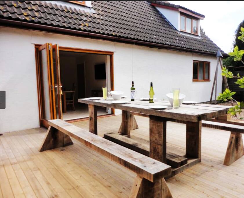 Garden View to Dining