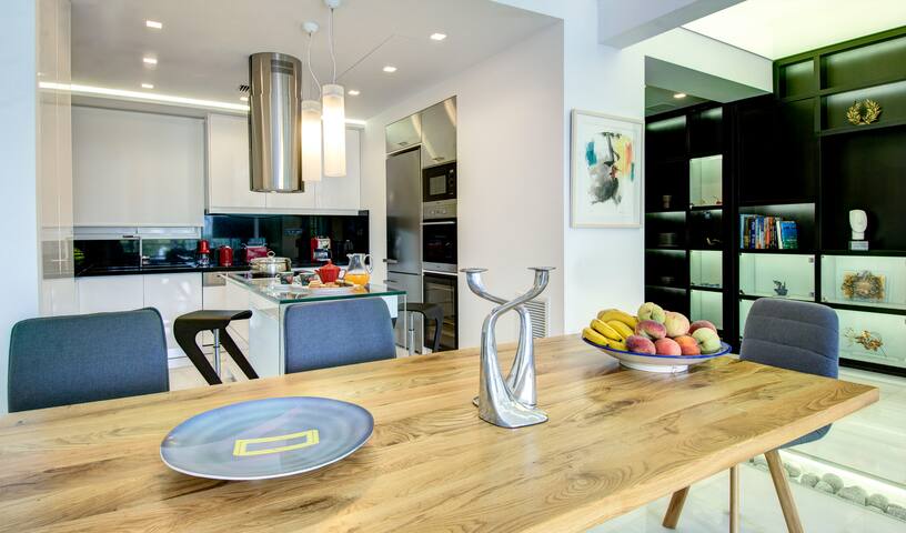 Frixos Acropolis Luxury Apartment gallery image 4