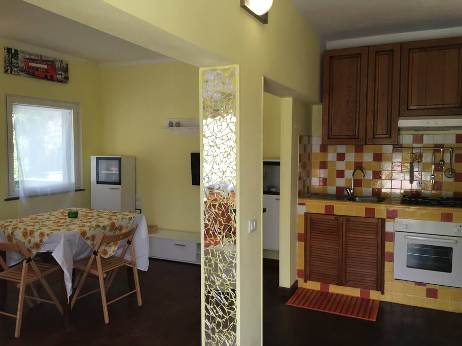 CUCINA E ZONA SOGGIORNO