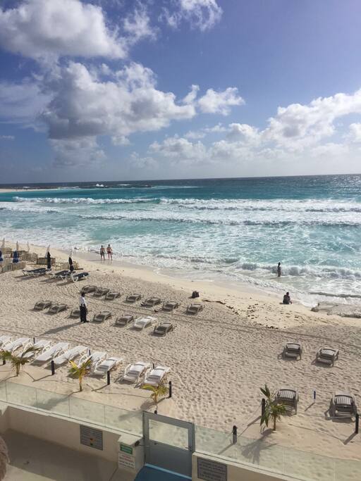 Nice view from the room at the beautiful ocean and beach☀️☀️☀️