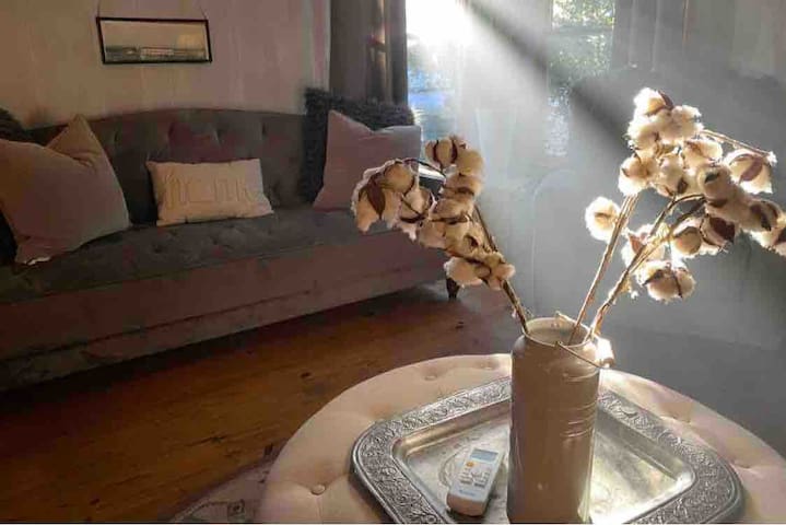 Cottage I Romantic I HOT TUB I Bandera, TX.