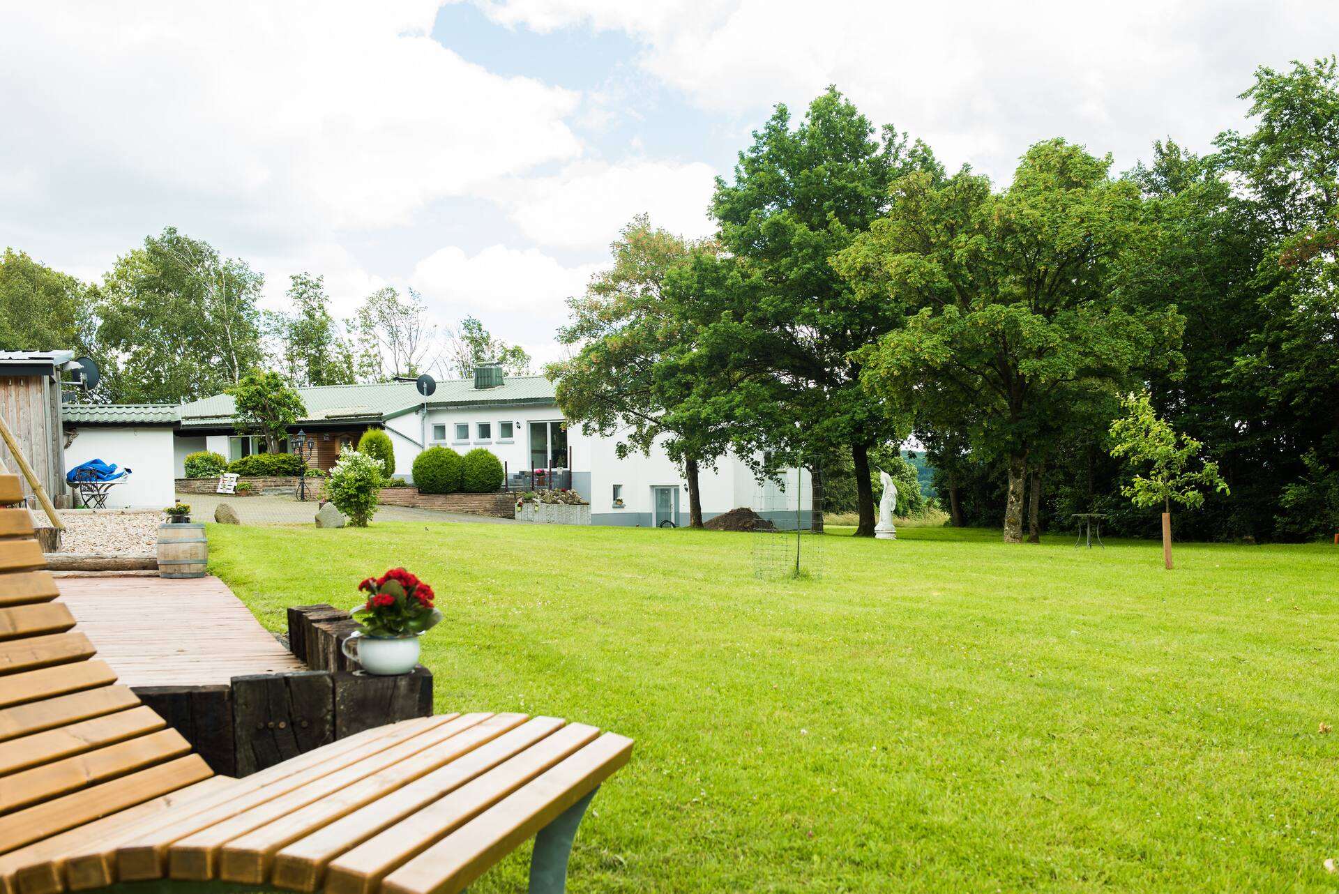 Ferienhof - Weites - Land, amplio apartamento con terraza, jardín y parque infantil
