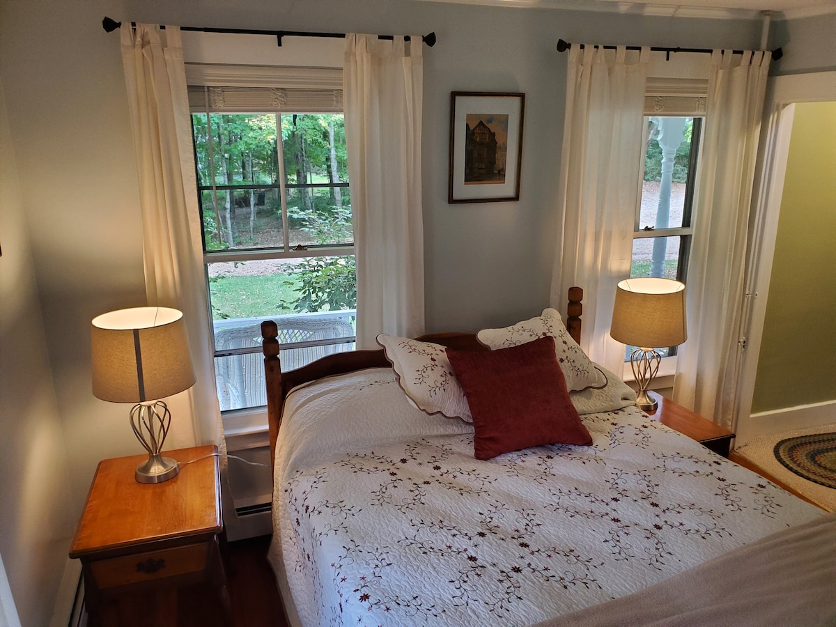 Downstairs queen bedroom