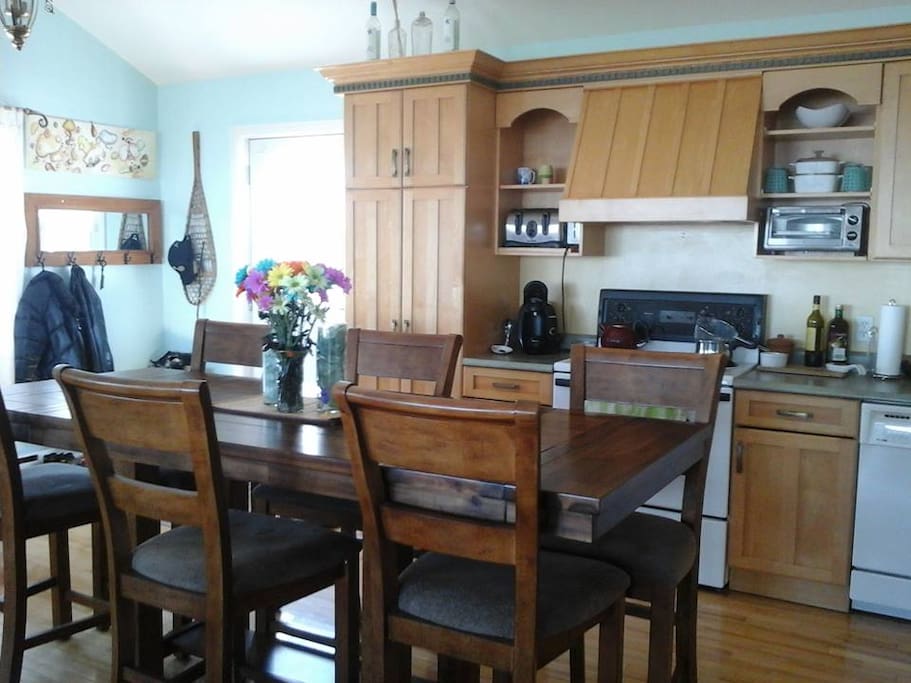Spacious Kitchen Table