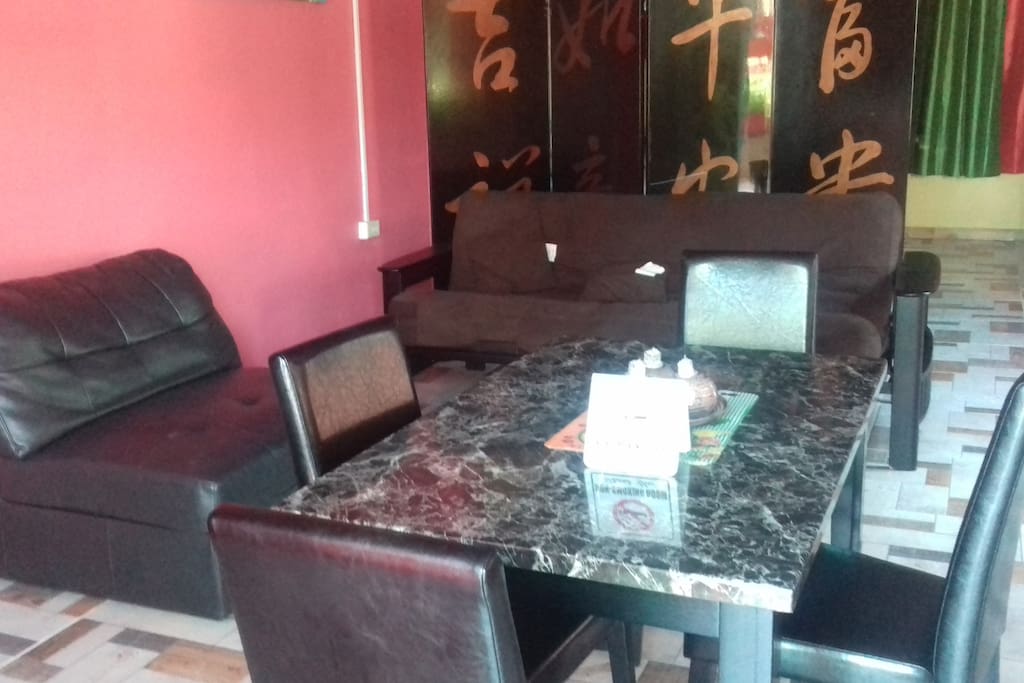 LIVING/DINING AREA