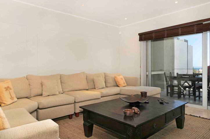 Fresnaye Luxury Home gallery image 4