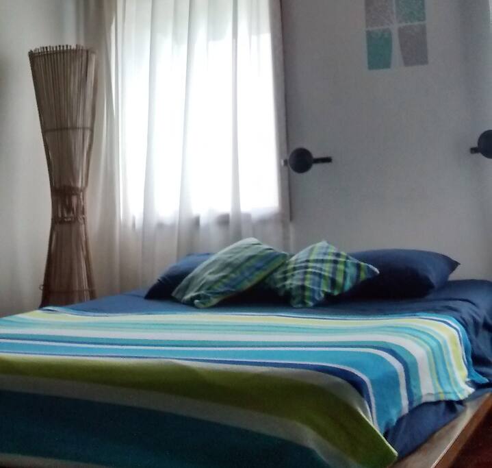 cómoda cama queen size
