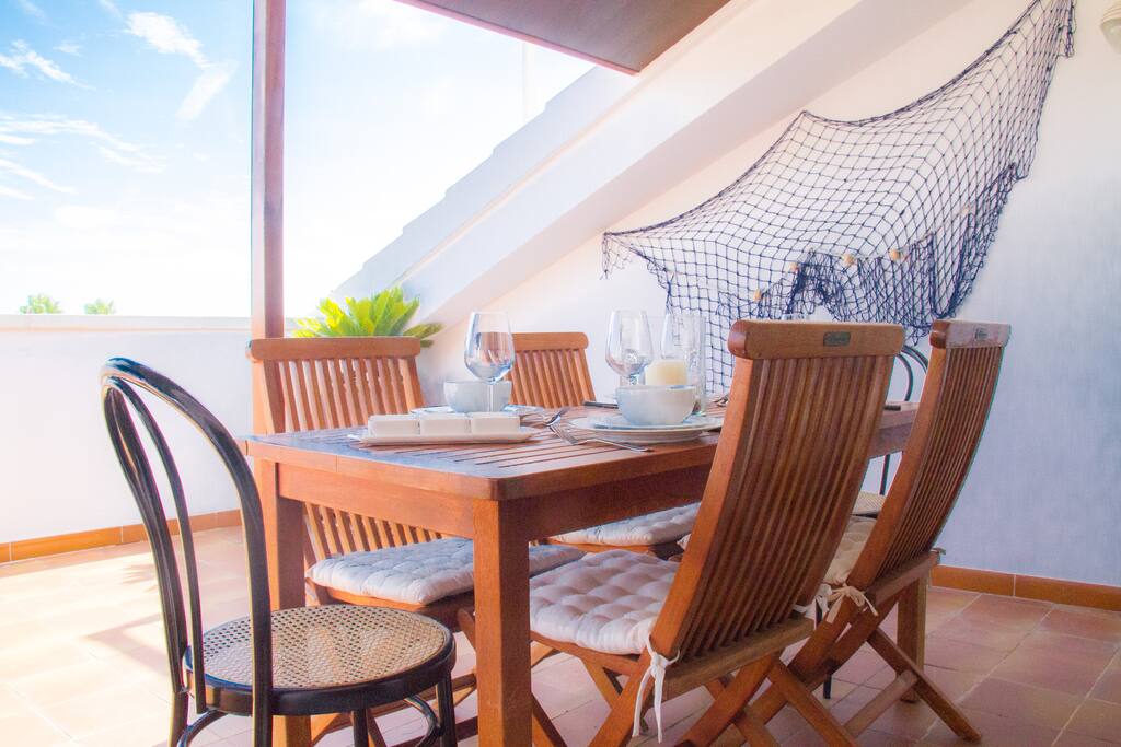 Comedor en la terraza.