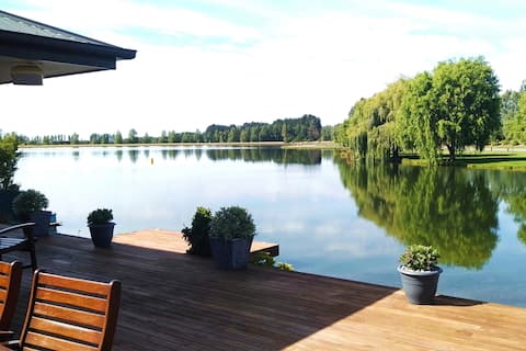 A private self-contained studio  at Lake Hood