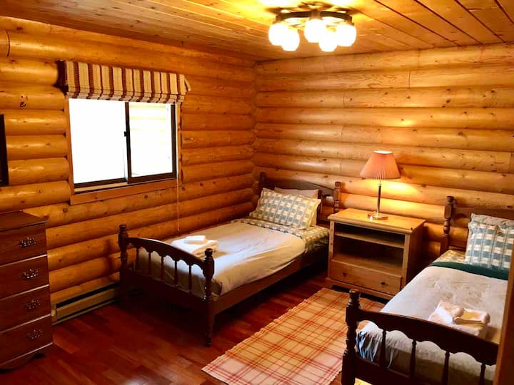 楼上4号卧室（马车轮房）