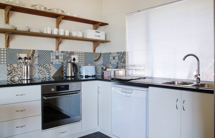 32 Quarterdeck Road (B), Kalk Bay gallery image 3