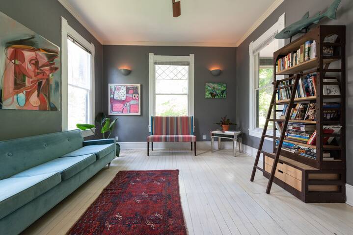 Art palace in the heart of Austin! gallery image 2