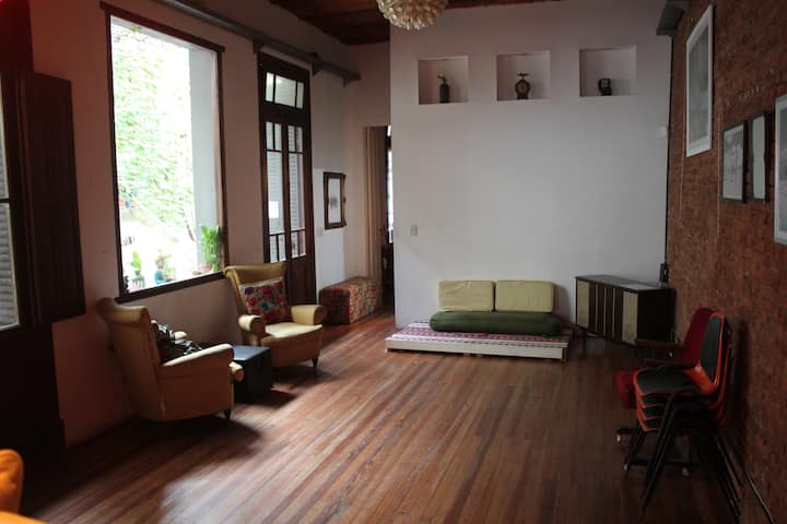 Quarto em casa cultural em La Paternal, com banheiro privativo