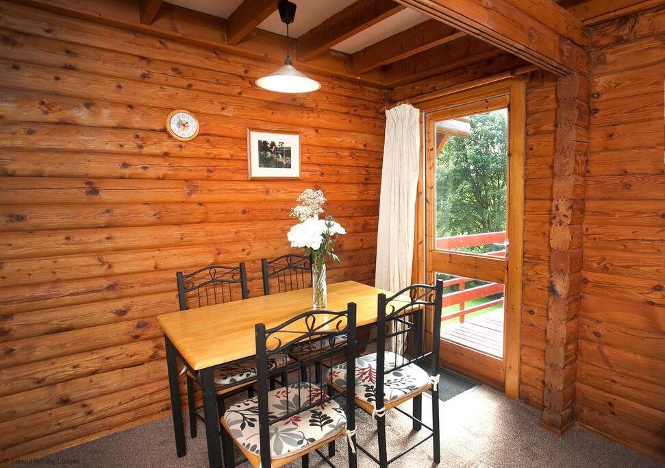 Lodge 3 Barend Dining Area