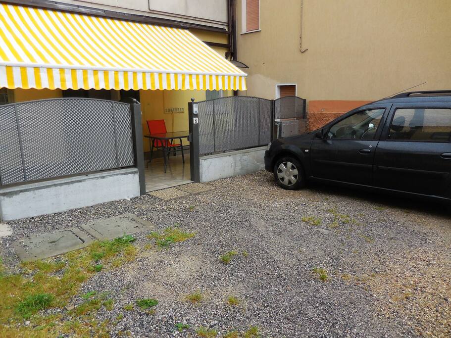 Ingresso con posto auto