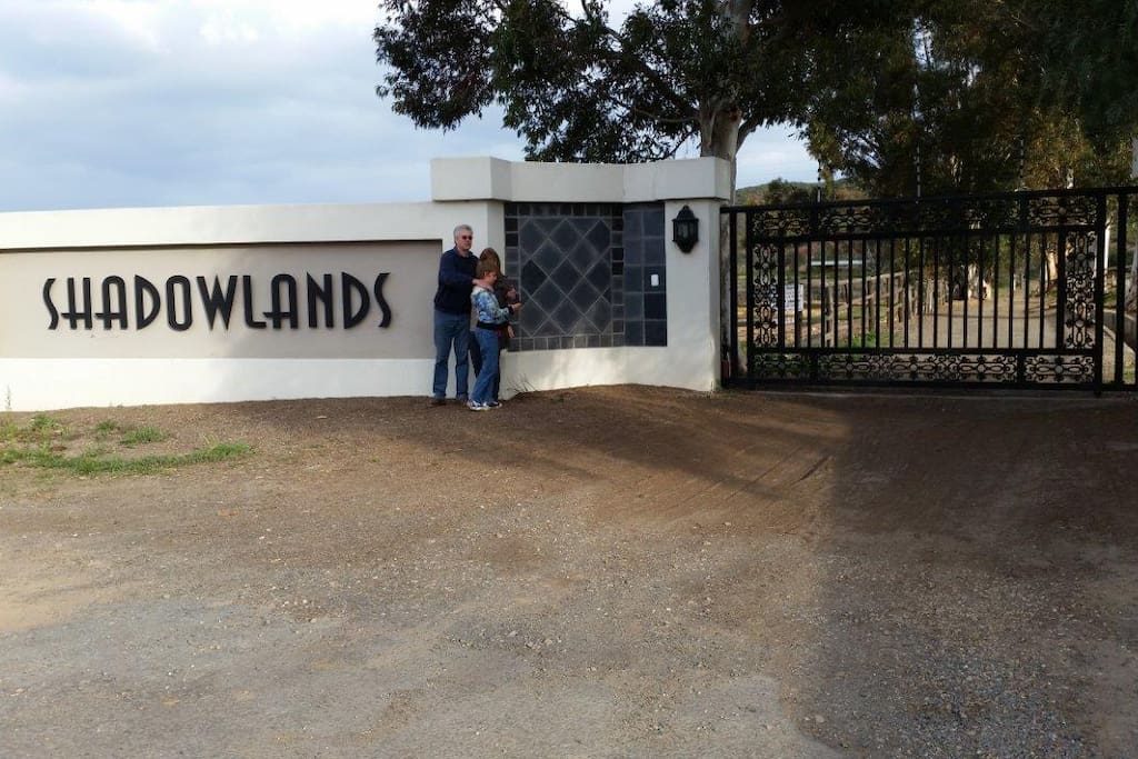 Entrance to Shadowlands from Tar road